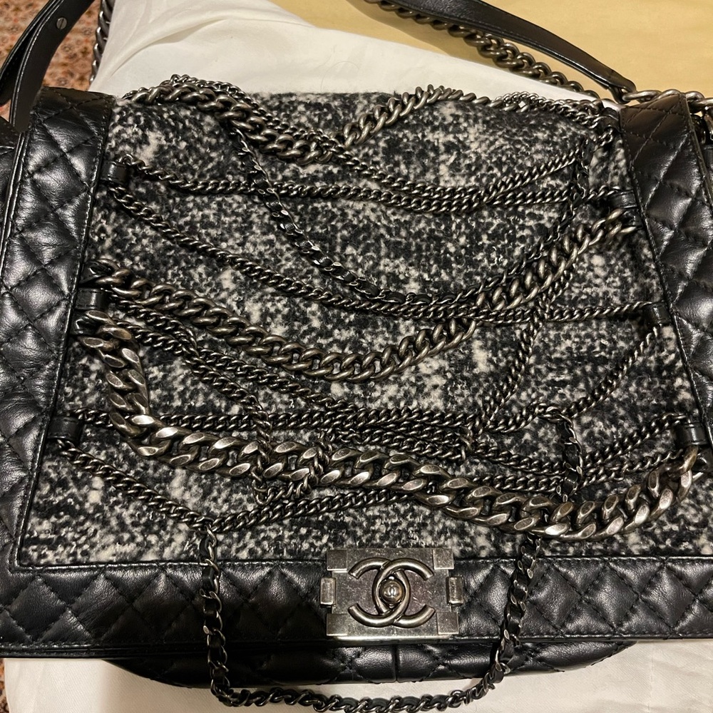 Chanel RARE black white Tweed Calfskin Paris Dallas Enchained Medium Boy Bag